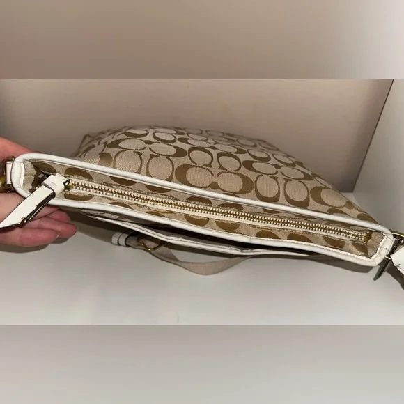 COACH Signature Stripe Crossbody Purse White Cream Beige No.D1432-F28502 - Picture 6 of 7